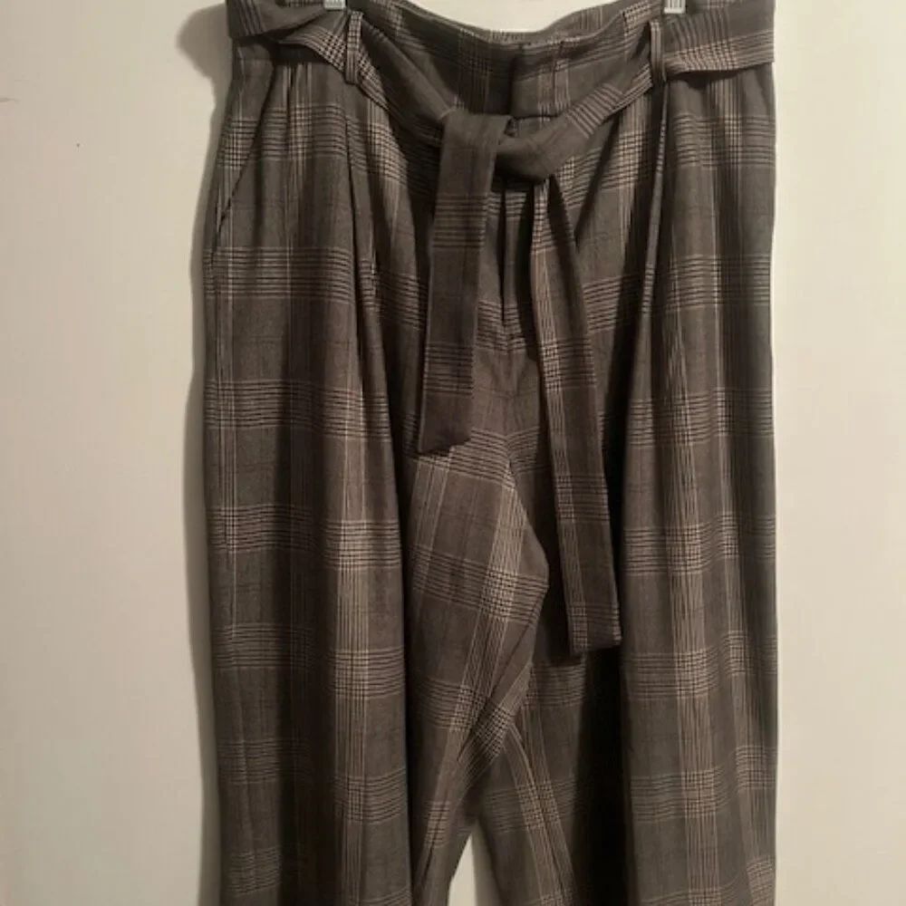 Happy X Nature Gray Plaid wide leg belted culottes, size 18